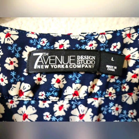 Sleeveless blue print large blouse ๐ - Picture 3 of 3